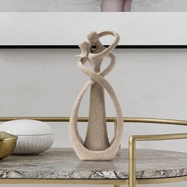 Escultura de Casal Abraçado